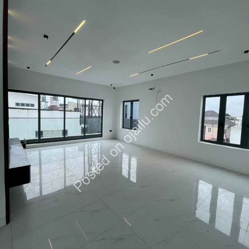 Stunning 5-Bed Fully Detached Duplex in Orchid Lekki