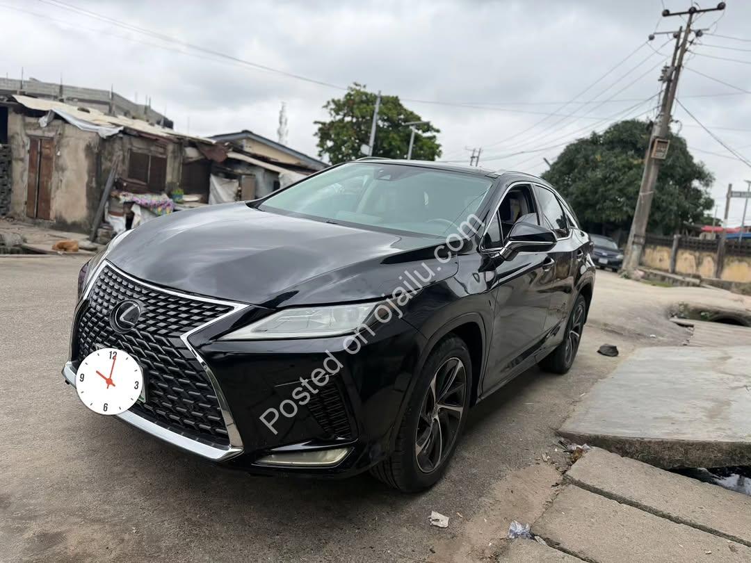 2016 Lexus RX350 – Loaded, Panoramic Roof, HUD, Thumbstart