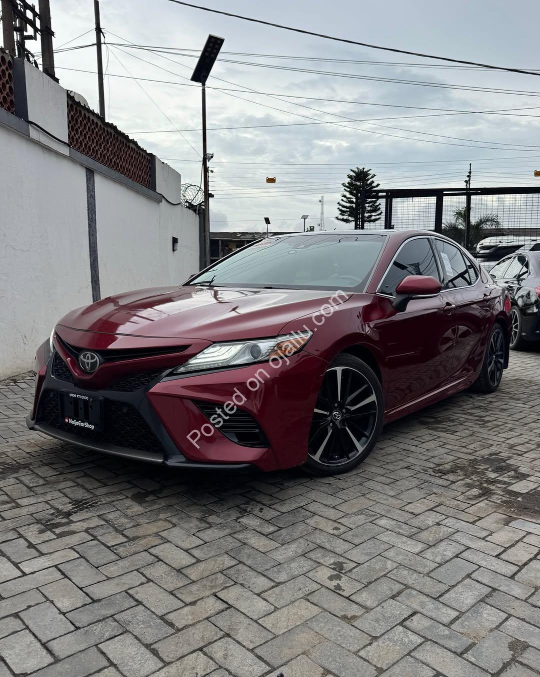 Fully Loaded 2018 Toyota Camry XSE – Panoramic Roof & Low Miles