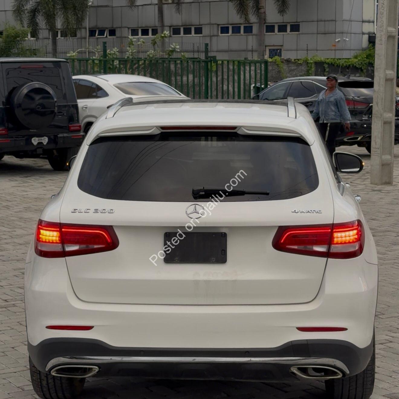 2016 Mercedes GLC300: Luxury, Sunroof & Pure Comfort
