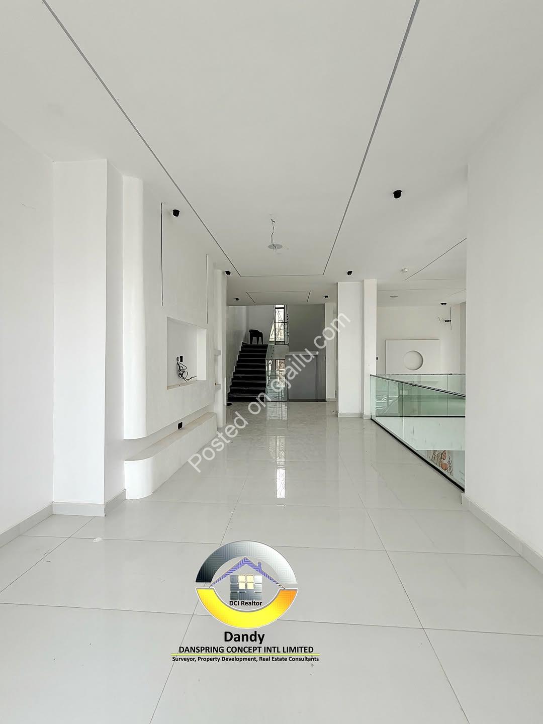 5-Bed Lekki Marvel: Cinema, Pool & Rooftop Views