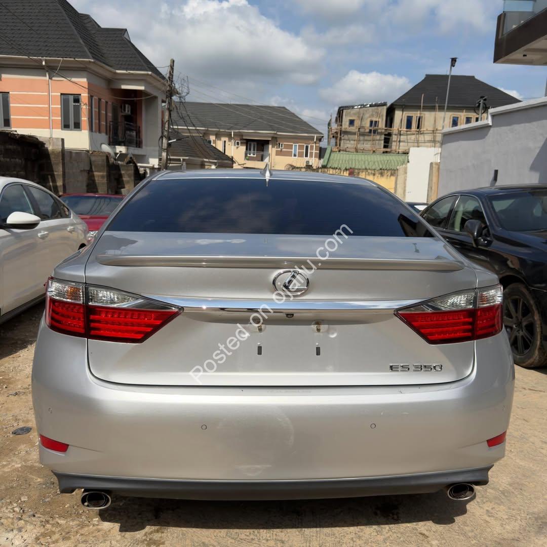Accident-Free 2015 Lexus ES350 – Spotless, Luxury Ride!