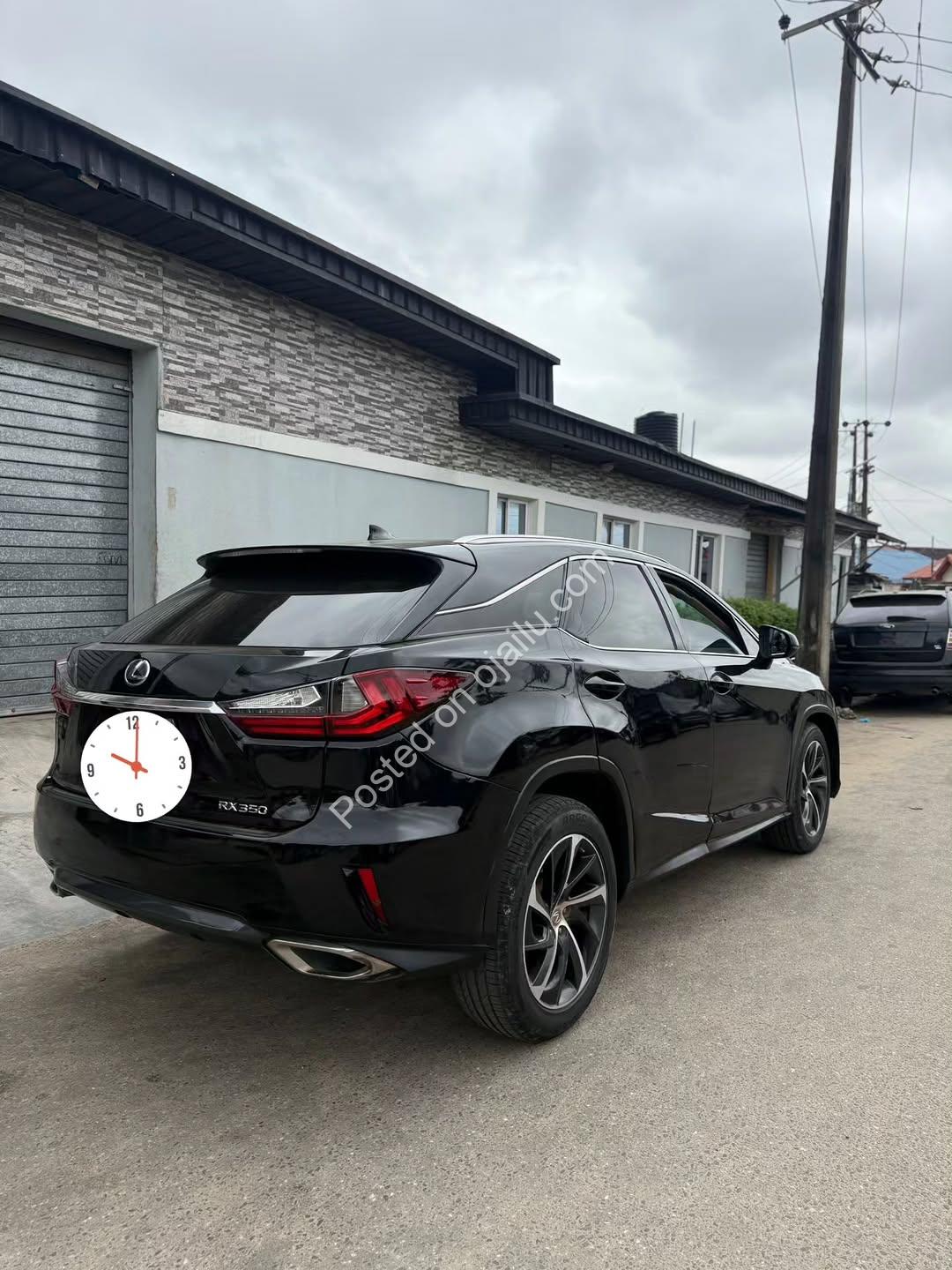 2016 Lexus RX350 – Loaded, Panoramic Roof, HUD, Thumbstart