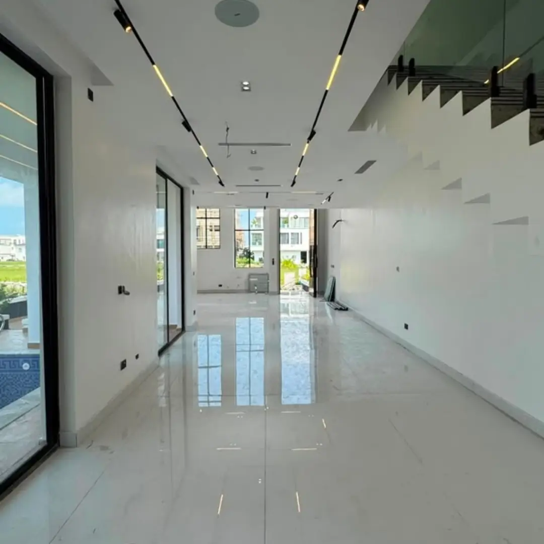 Brand New 5-Bed En-Suite Duplex + Pool in Lekki