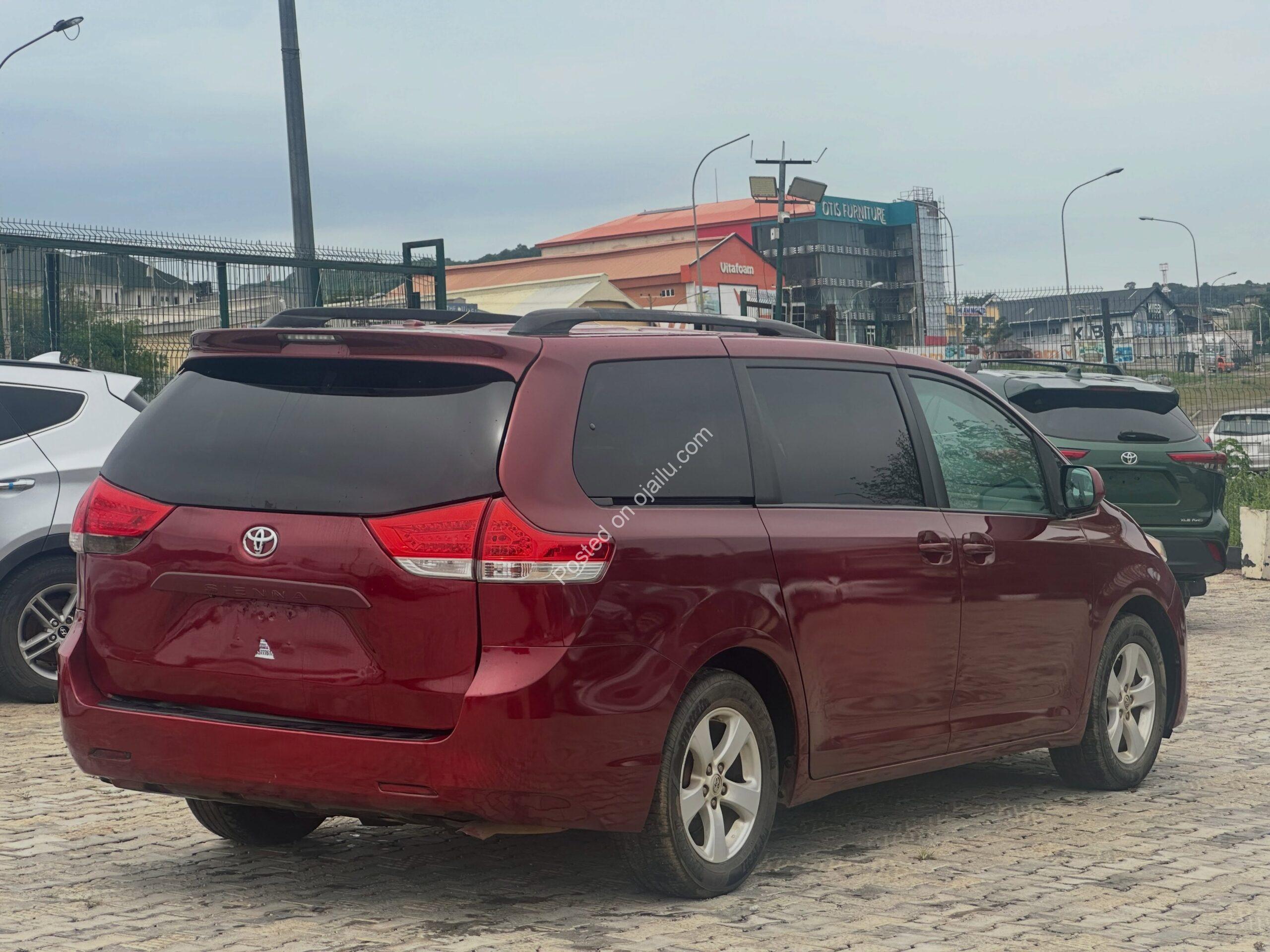 2013 Toyota Sienna – Flexible Payment, Drive Today!