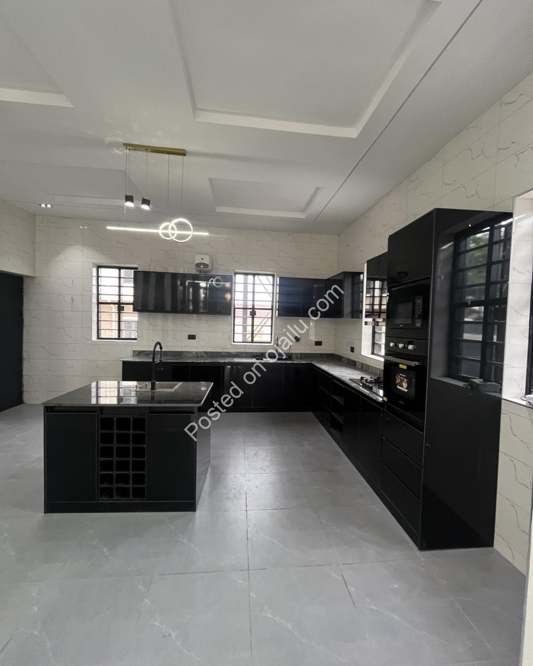 6-Bedroom Smart Duplex with Pool in Diamond City Estate