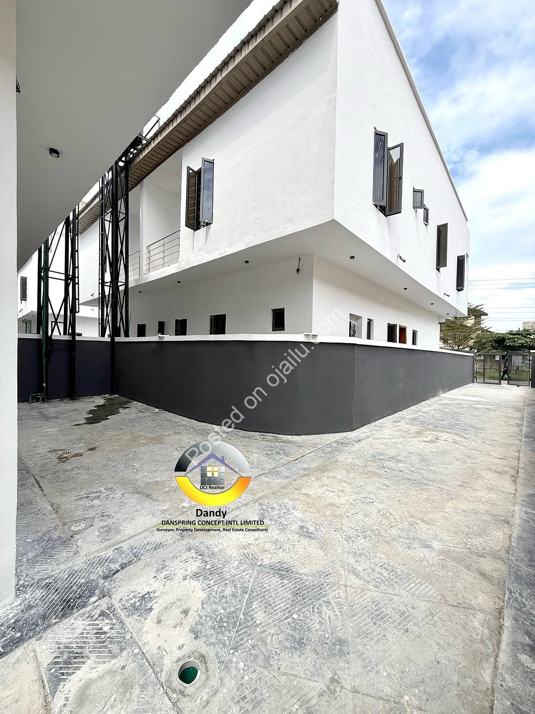 Smart 4-Bed Ensuite Duplex with BQ in Chevron Lekki