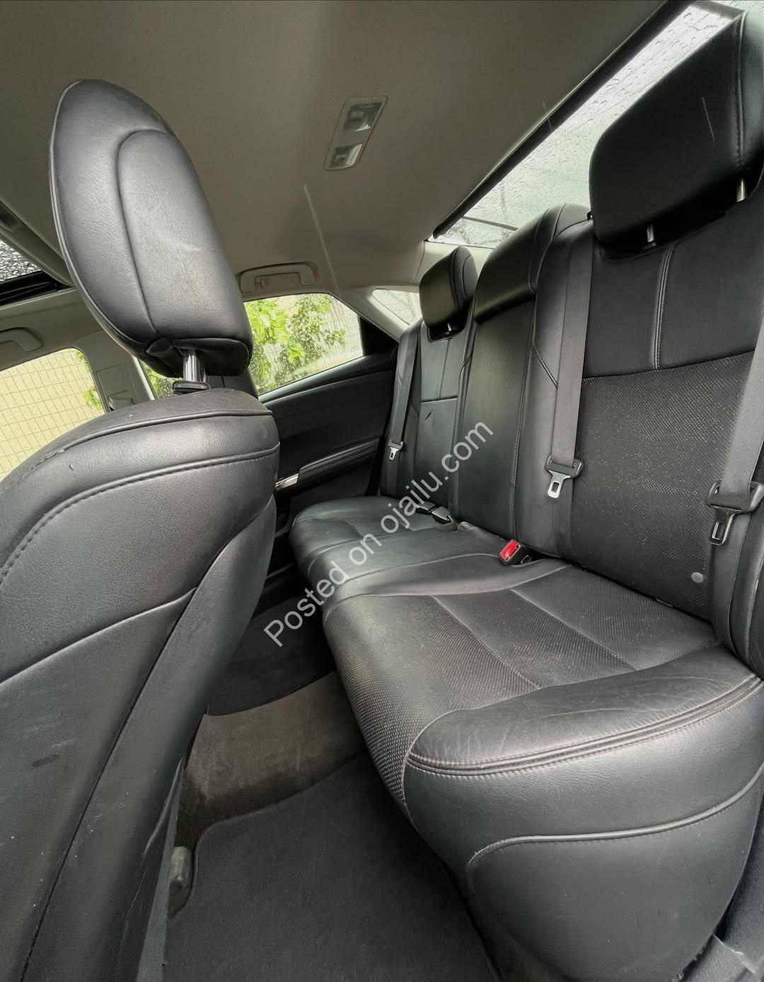 2016 Toyota Avalon Limited Hybrid: Accident-Free Luxury