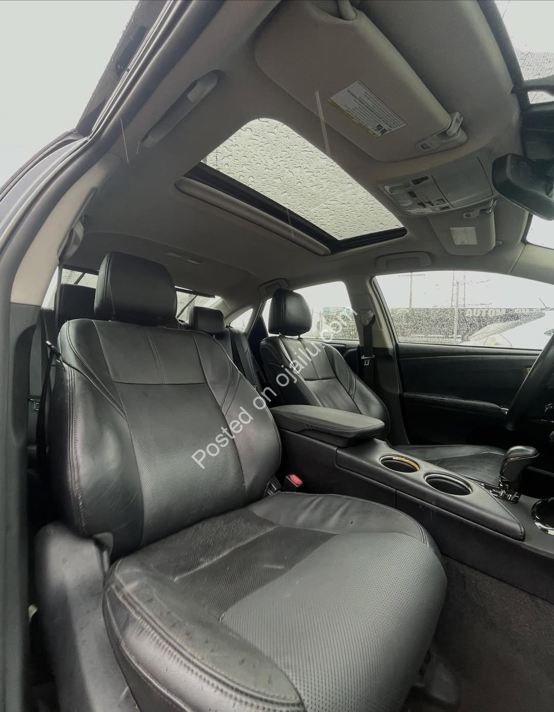 2016 Toyota Avalon Limited Hybrid: Accident-Free Luxury