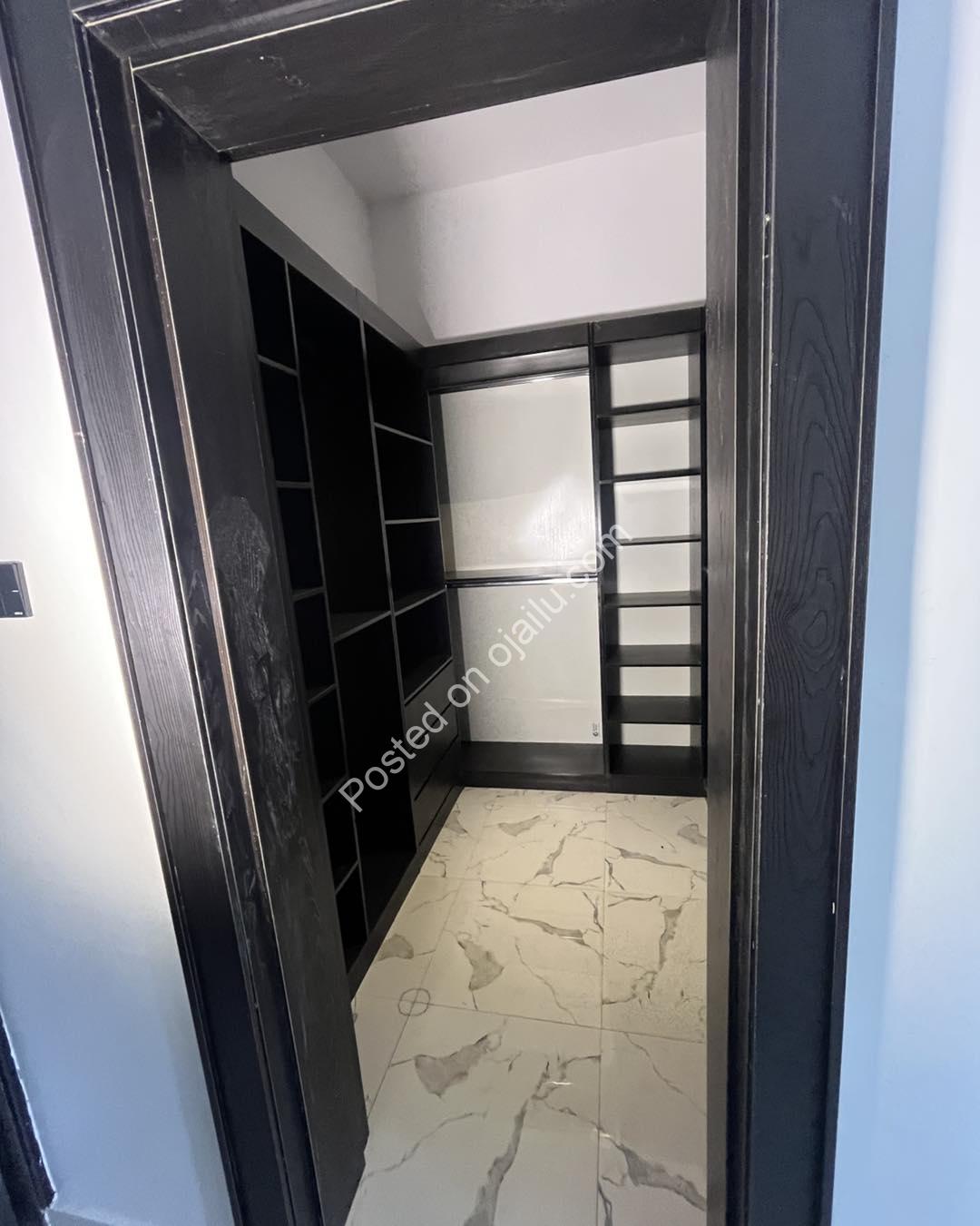 6-Bedroom Smart Duplex with Pool in Diamond City Estate