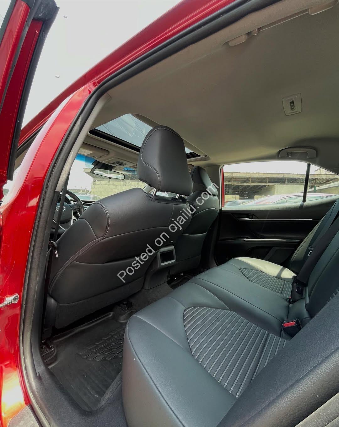 Foreign Used 2019 Toyota Camry SE – Sunroof & Reverse Camera!