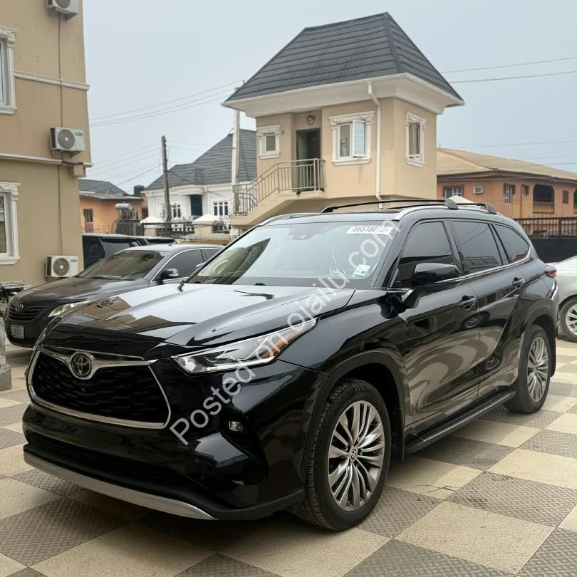 2021 Toyota Highlander Platinum AWD – Blacked-Out Luxury, Priced to Move