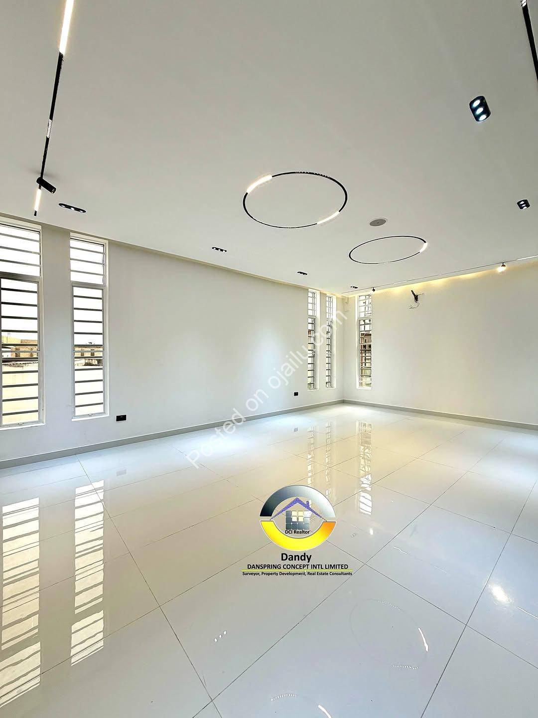 Smart 5-Bedroom Chevron Lekki Duplex with Cinema & Pool