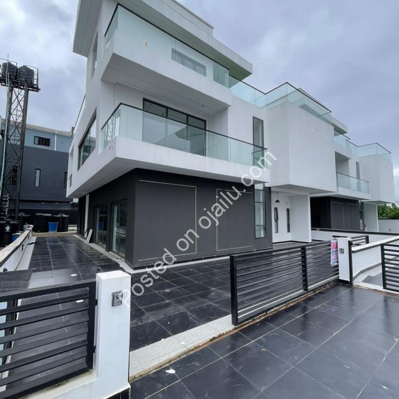 Stunning 5-Bed Fully Detached Duplex in Orchid Lekki