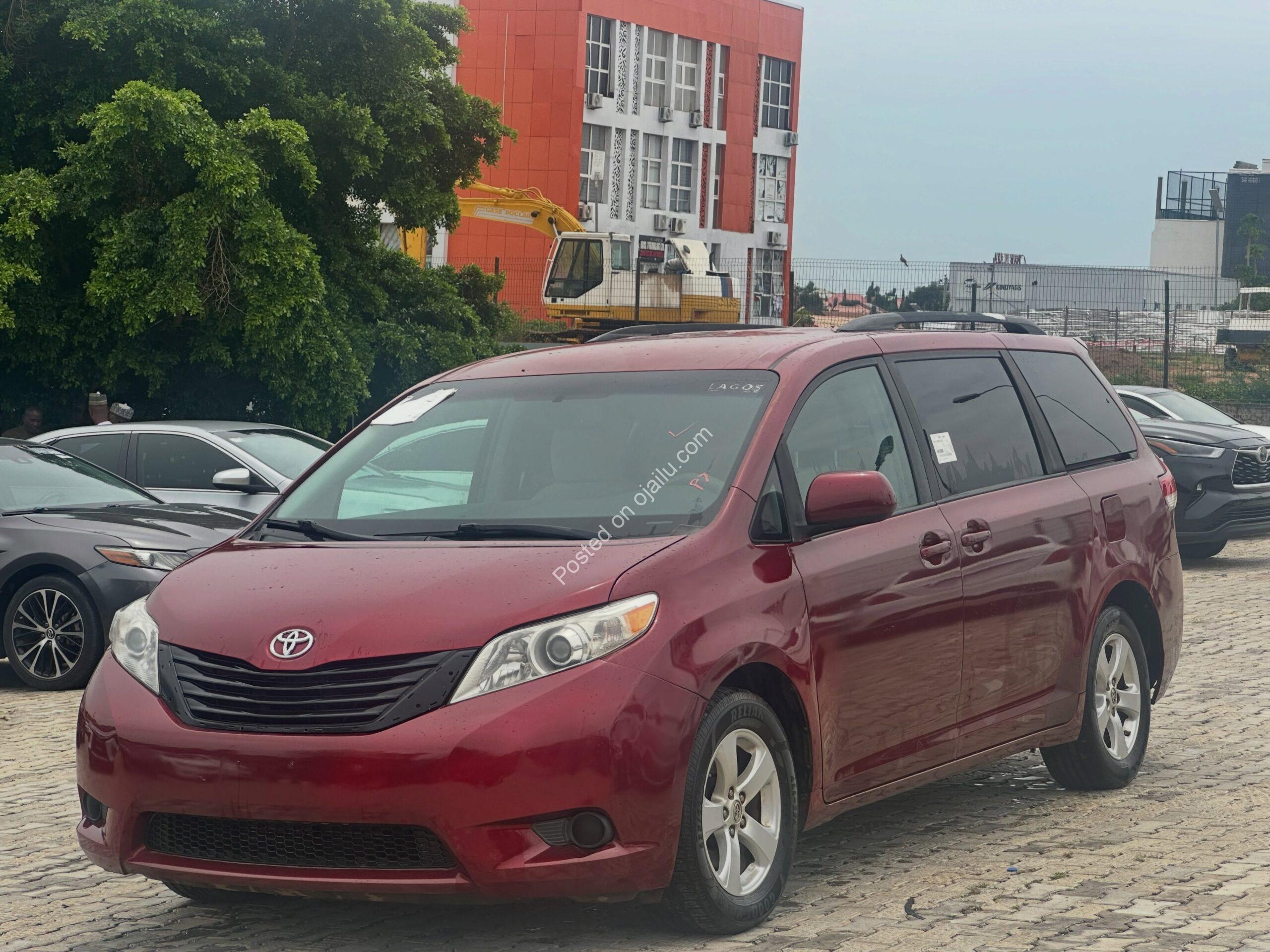 2013 Toyota Sienna – Flexible Payment, Drive Today!