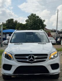 Load Up This Ultra-Clean 2017 Mercedes GLE350