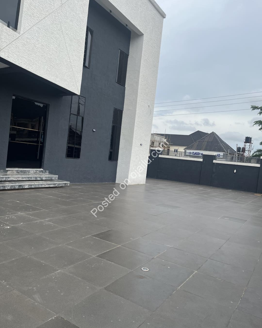 6-Bedroom Smart Duplex with Pool in Diamond City Estate