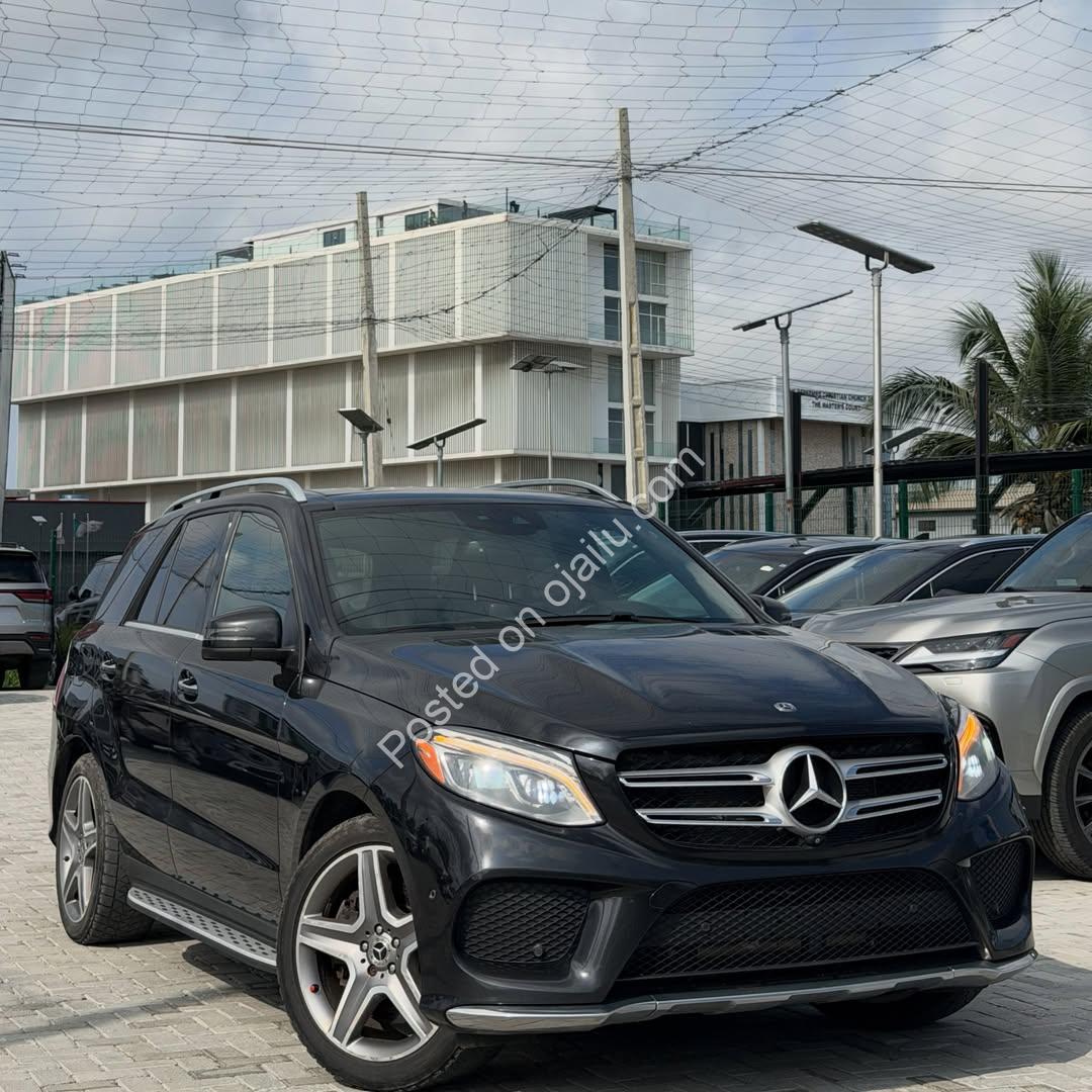 2017 Mercedes GLE400 Black on Black – Loaded Luxury SUV