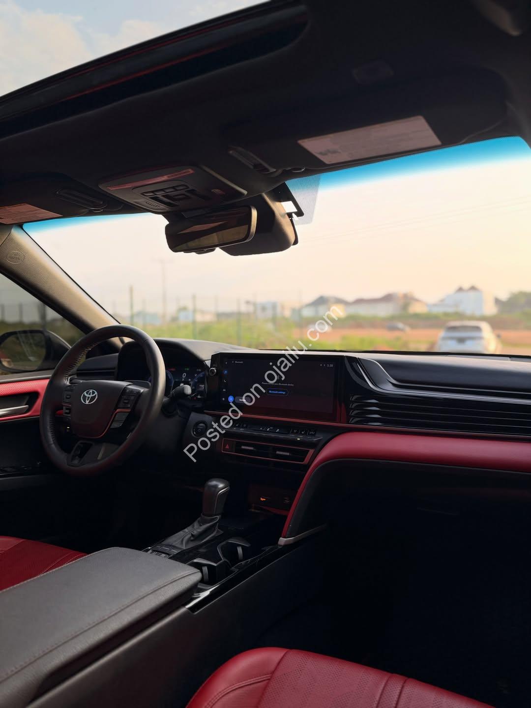 2025 Toyota Camry XSE Hybrid: Luxury Meets Efficiency