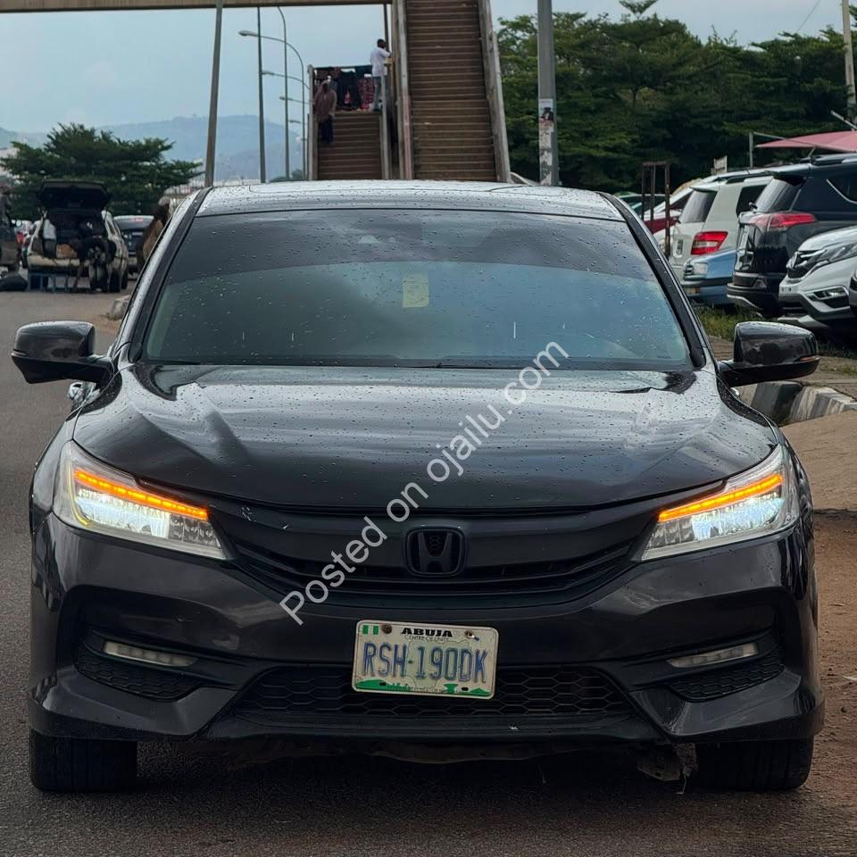 2017 Honda Accord V6 Touring – Chilling AC, Pure Power!