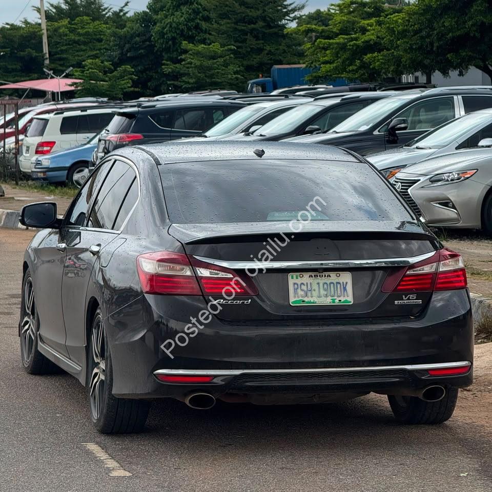 2017 Honda Accord V6 Touring – Chilling AC, Pure Power!
