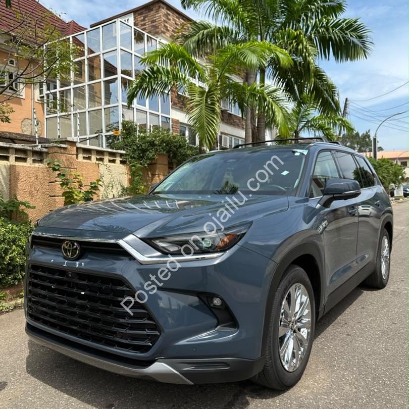 2025 Grand Highlander Platinum: Fully Loaded, Accident-Free