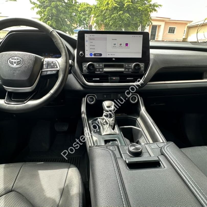 2025 Grand Highlander Platinum: Fully Loaded, Accident-Free