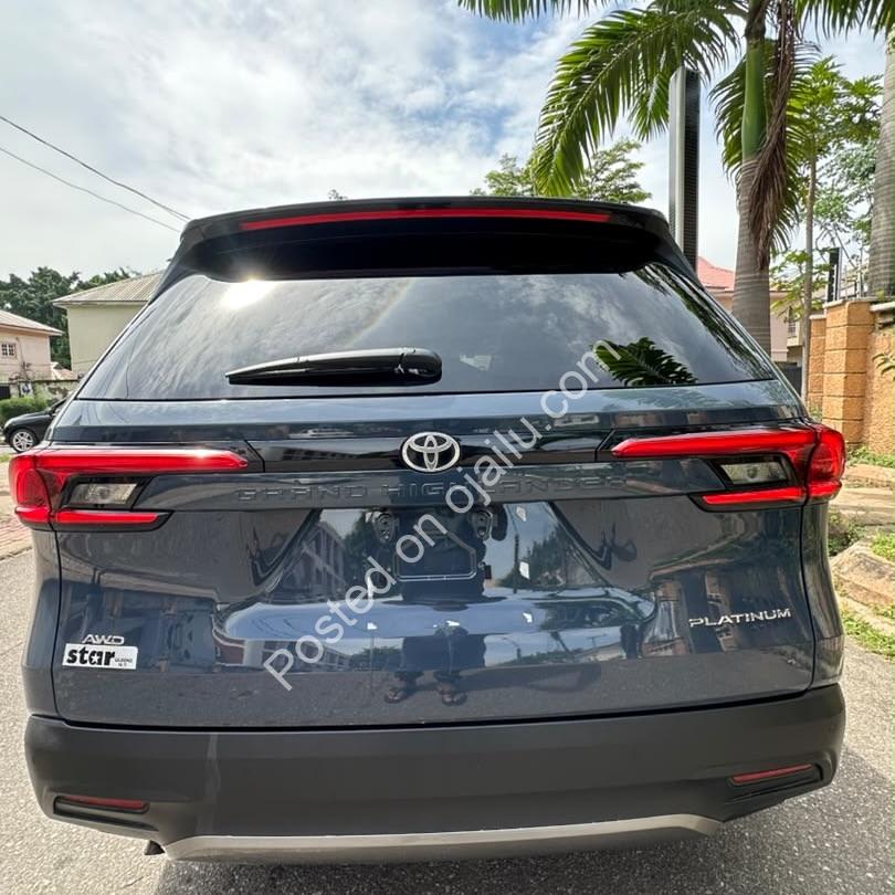 2025 Grand Highlander Platinum: Fully Loaded, Accident-Free
