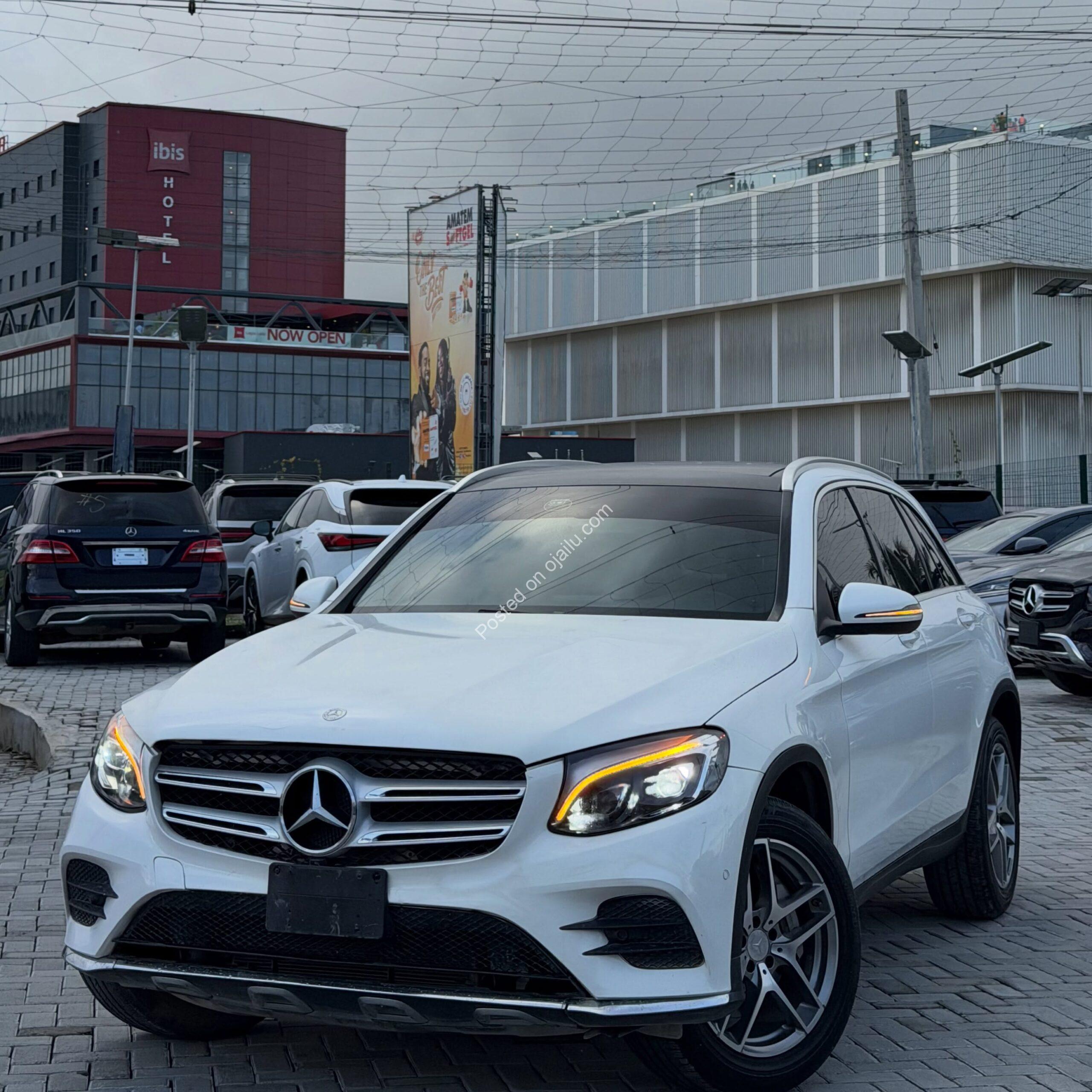 2016 Mercedes GLC300: Luxury, Sunroof & Pure Comfort