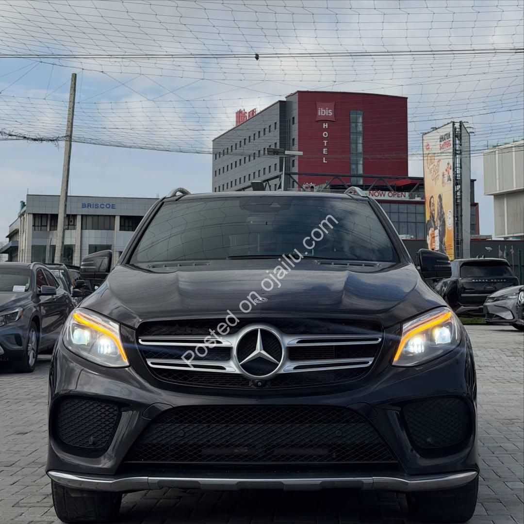 2017 Mercedes GLE400 Black on Black – Loaded Luxury SUV