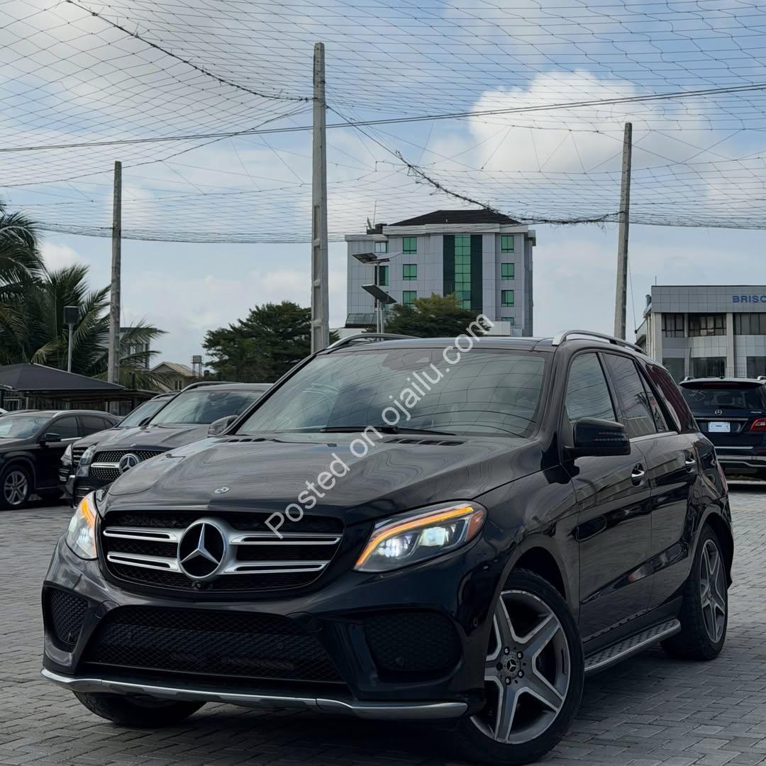 2017 Mercedes GLE400 Black on Black – Loaded Luxury SUV