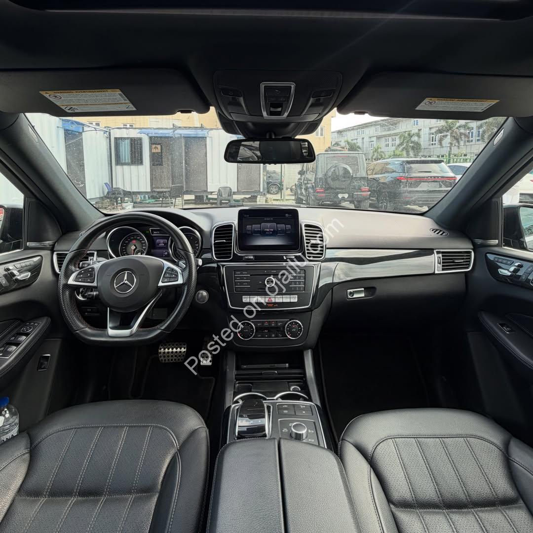 2017 Mercedes GLE400 Black on Black – Loaded Luxury SUV