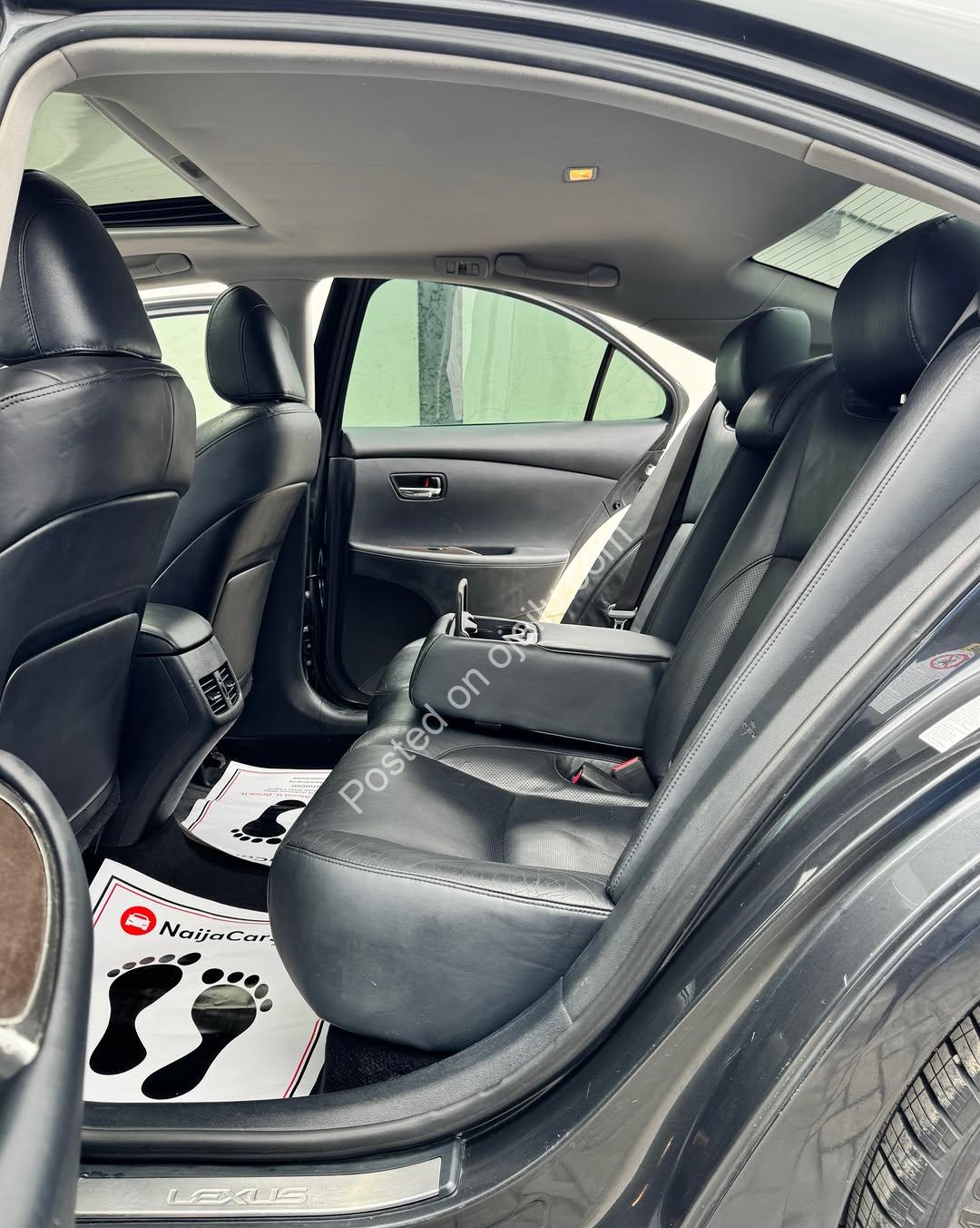 Luxury 2011 Lexus ES 350 – Sunroof, V6 Power, Neat!