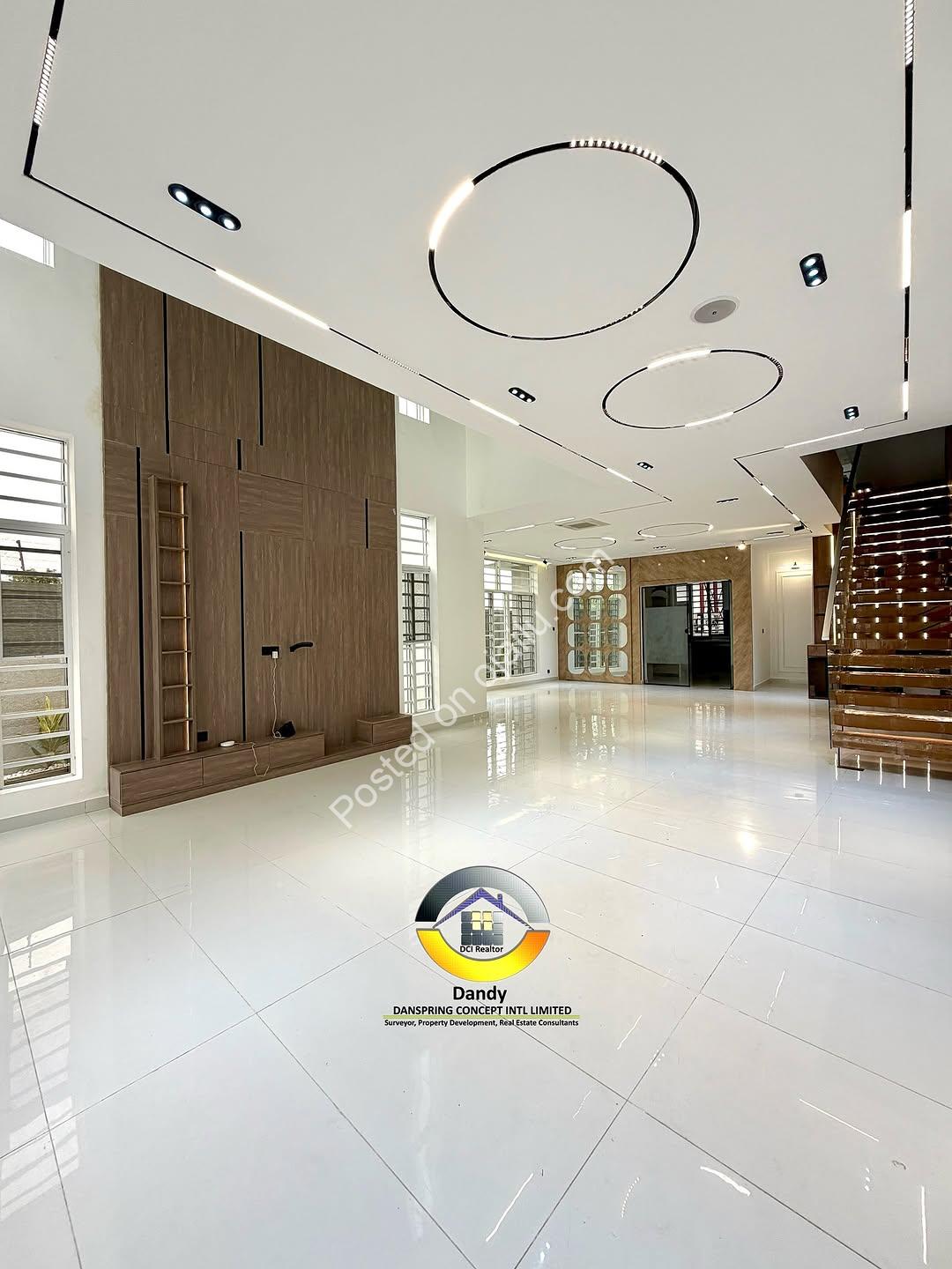 Smart 5-Bedroom Chevron Lekki Duplex with Cinema & Pool