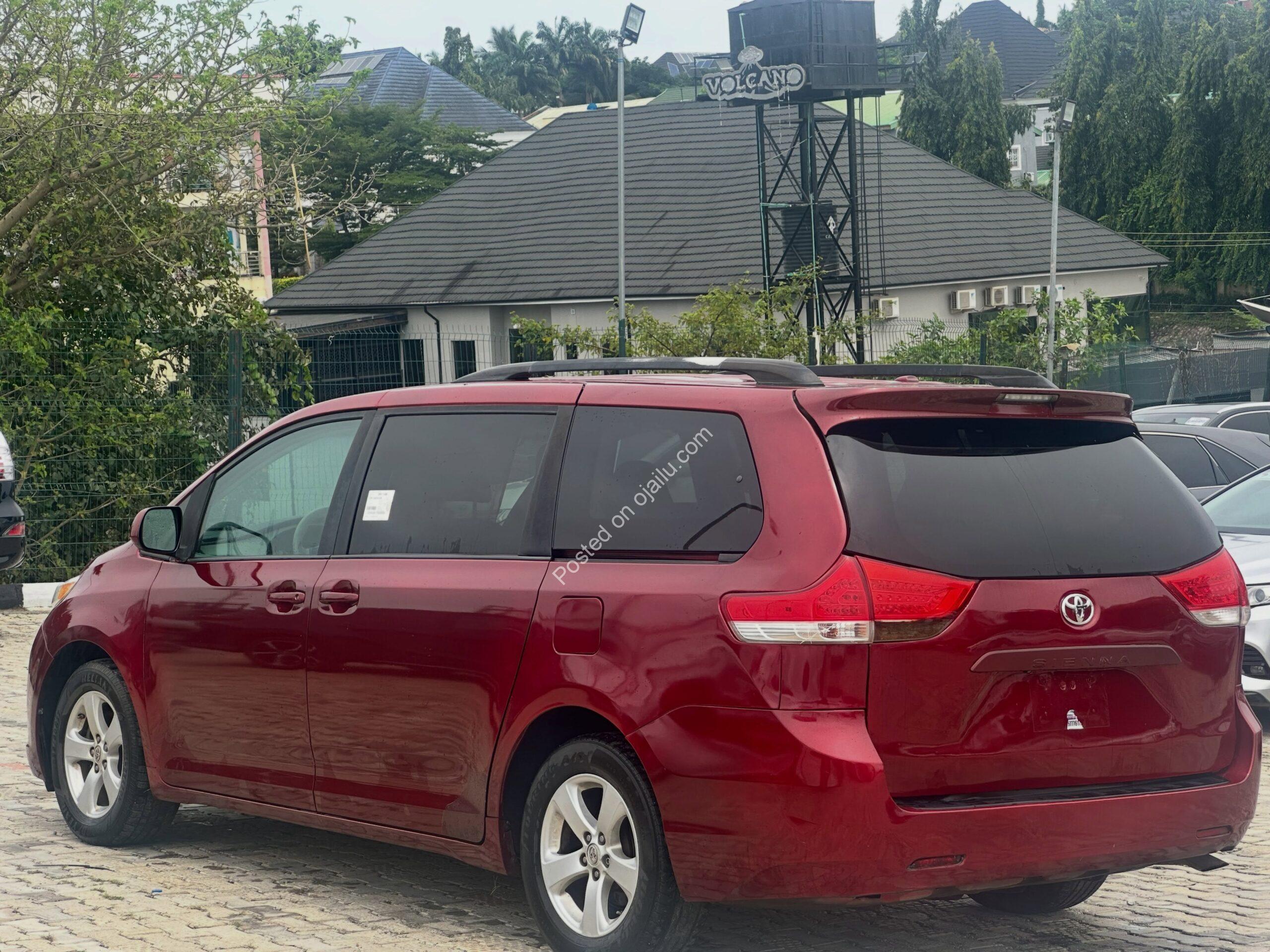 2013 Toyota Sienna – Flexible Payment, Drive Today!