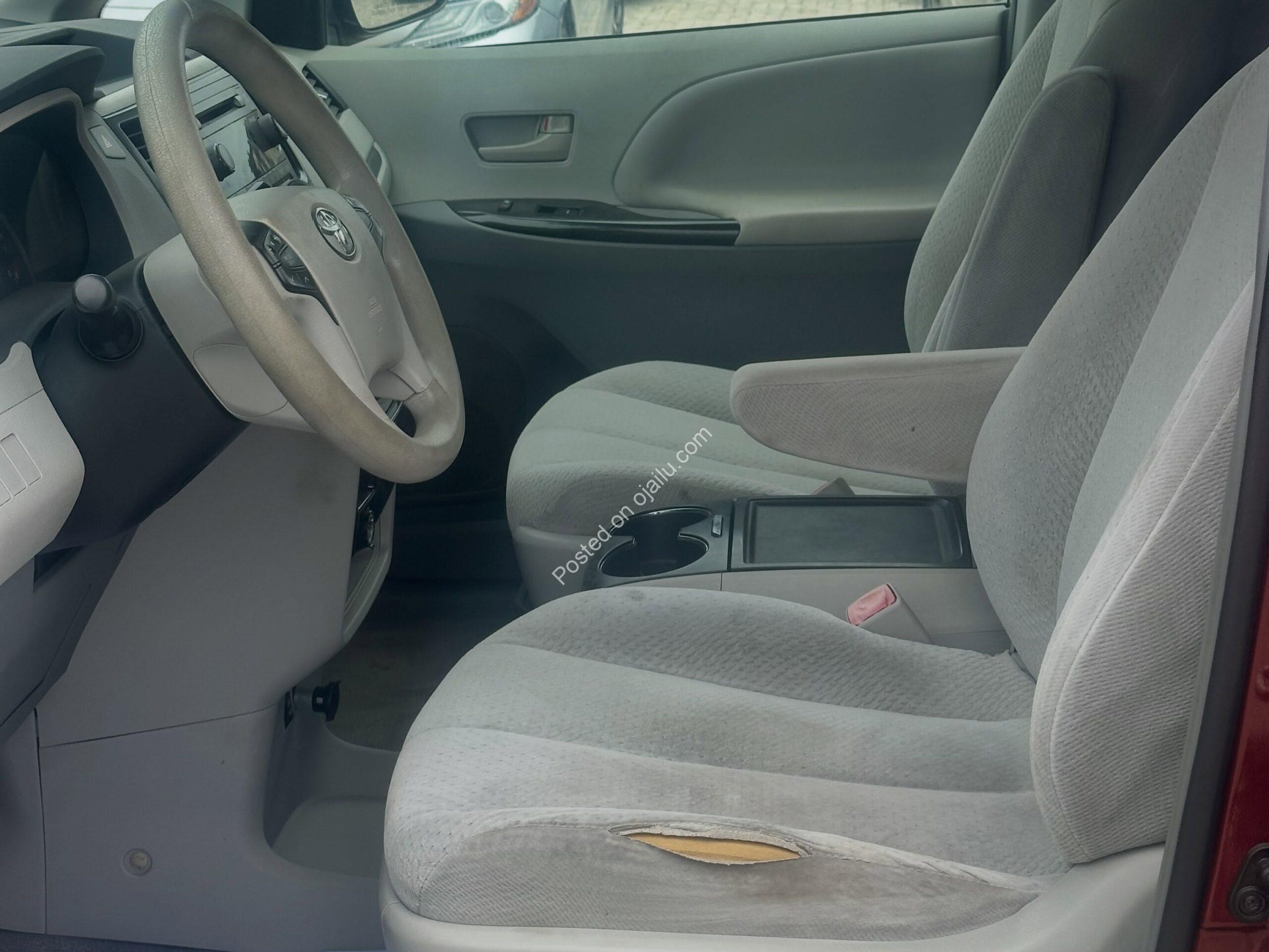 2013 Toyota Sienna – Flexible Payment, Drive Today!