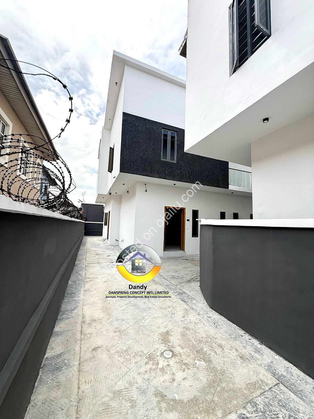 Smart 4-Bed Ensuite Duplex with BQ in Chevron Lekki