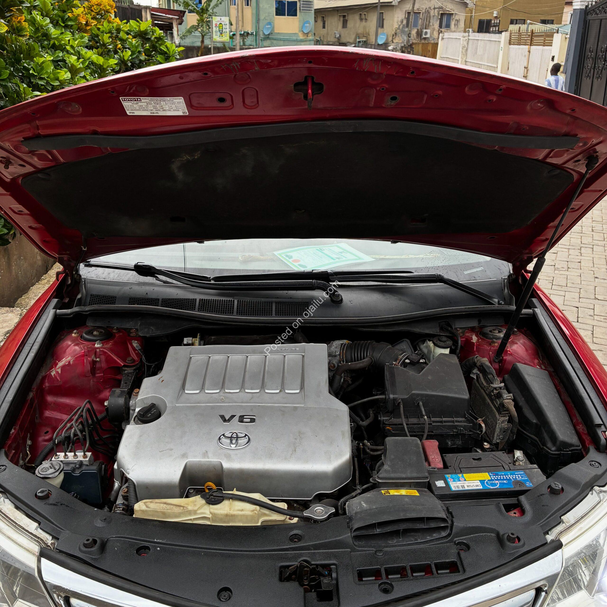 Luxury 2012 Toyota Camry XLE: Sunroof, Camera, Pure Class