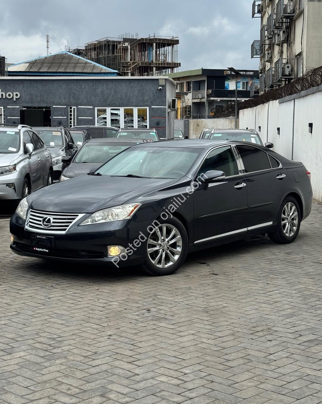 Luxury 2011 Lexus ES 350 – Sunroof, V6 Power, Neat!