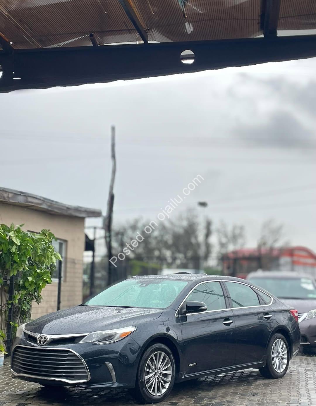 2016 Toyota Avalon Limited Hybrid: Accident-Free Luxury