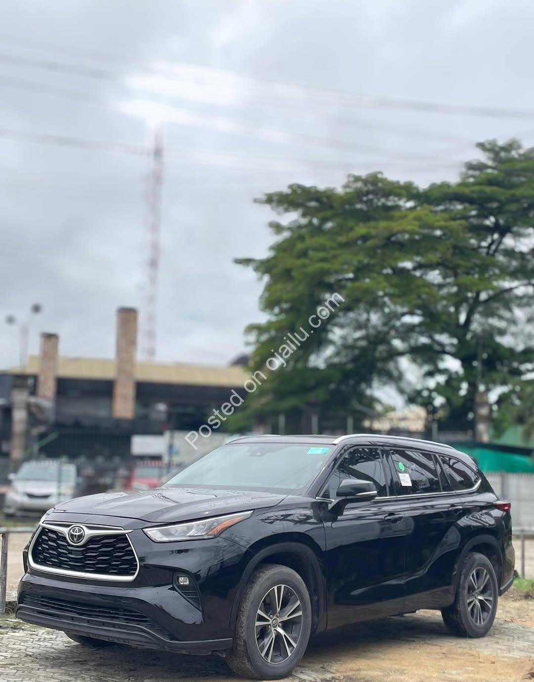 2021 Toyota Highlander XLE – Foreign Used, Push Start & Reverse Cam!