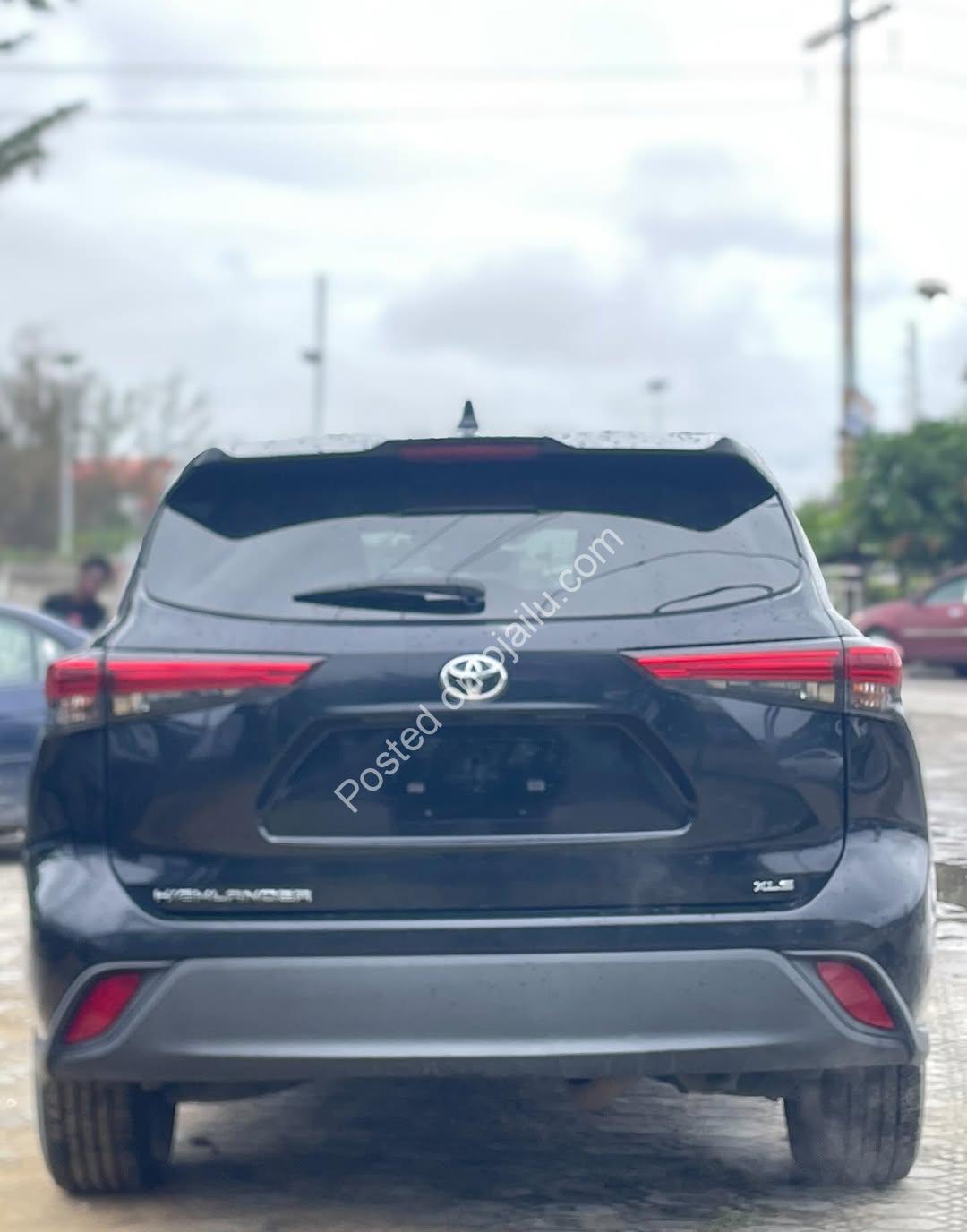 2021 Toyota Highlander XLE – Foreign Used, Push Start & Reverse Cam!