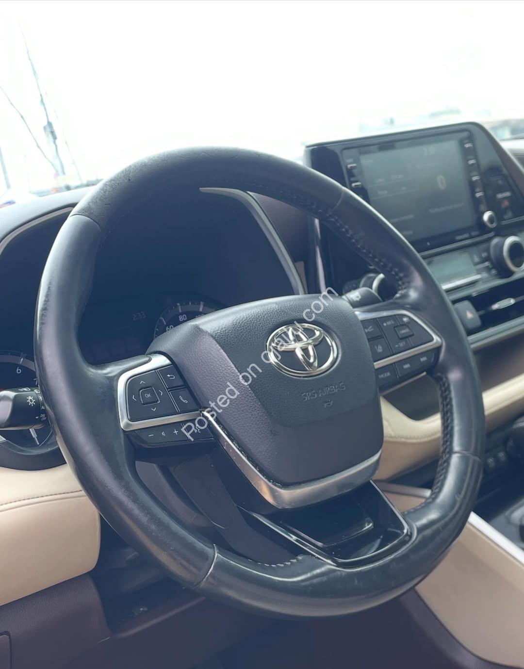 2021 Toyota Highlander XLE – Foreign Used, Push Start & Reverse Cam!