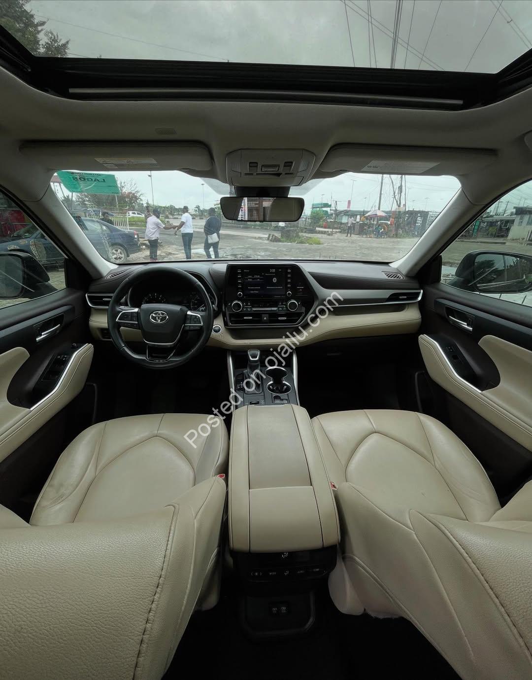 2021 Toyota Highlander XLE – Foreign Used, Push Start & Reverse Cam!