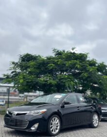 2014 Toyota Avalon XLE: Sunroof Luxury