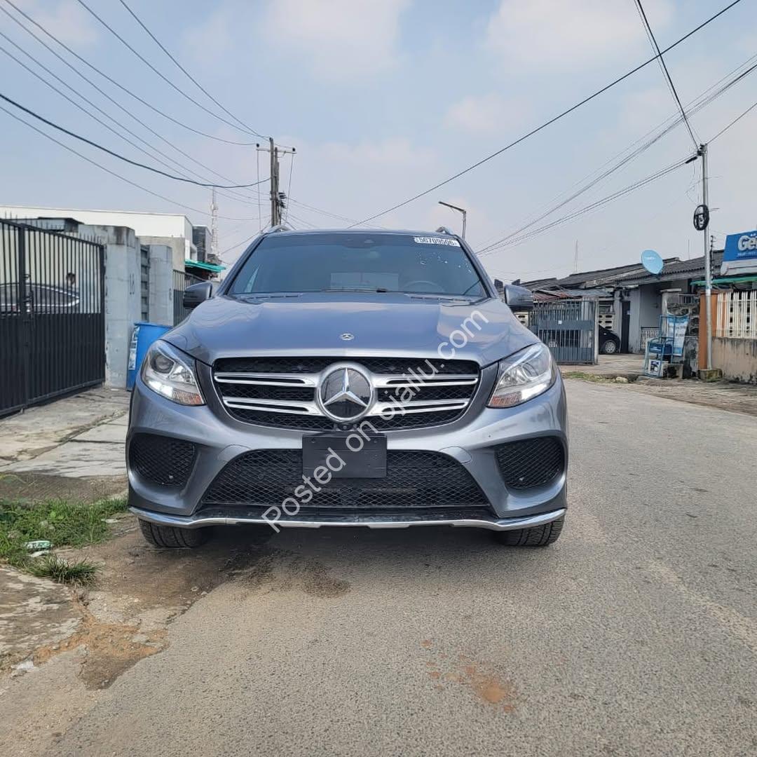 2018 Mercedes-Benz GLE350 AMG: 360 Camera, Black Leather, Pristine