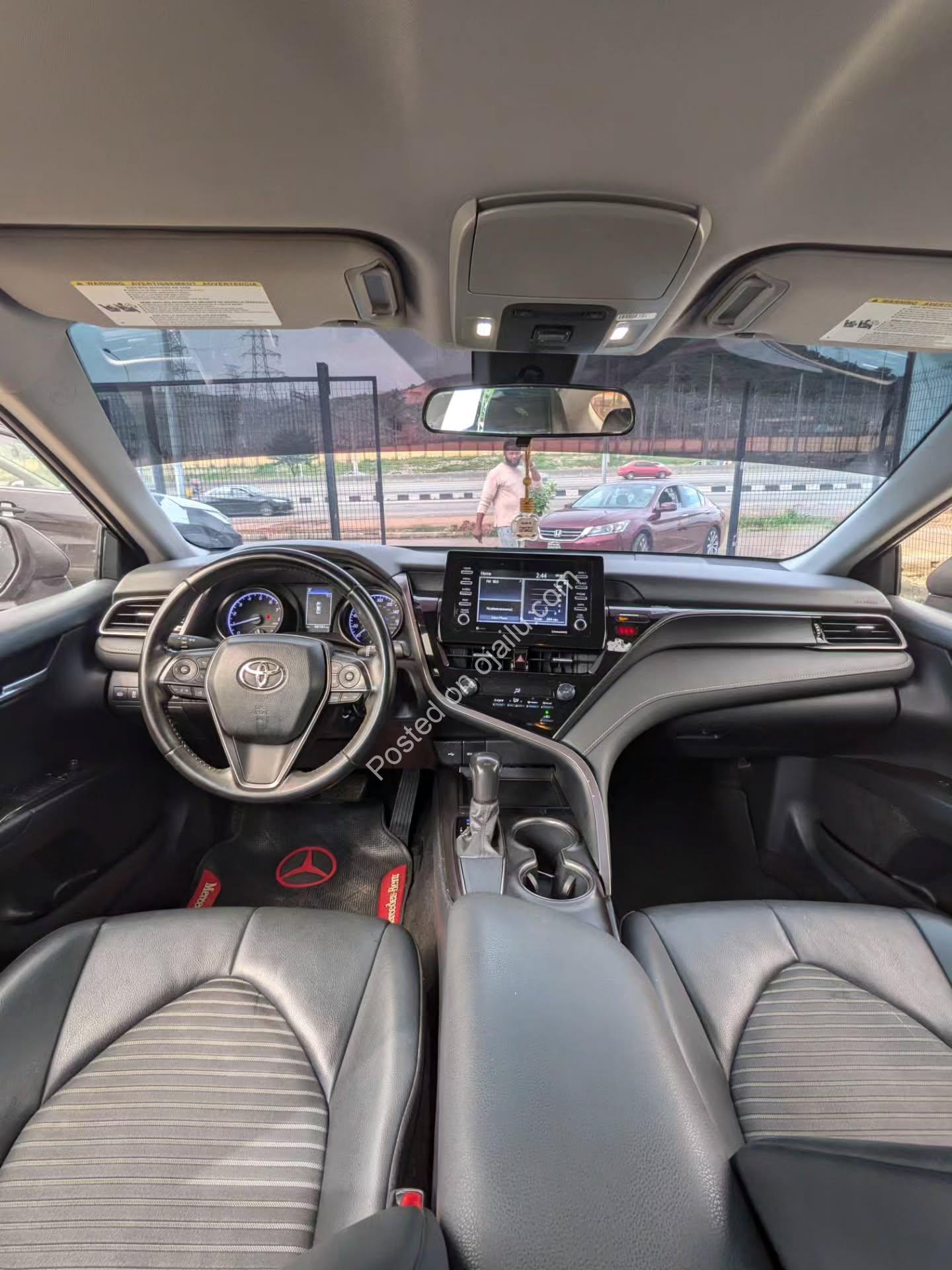 2021 Toyota Camry SE: Accident-Free Sporty Sedan