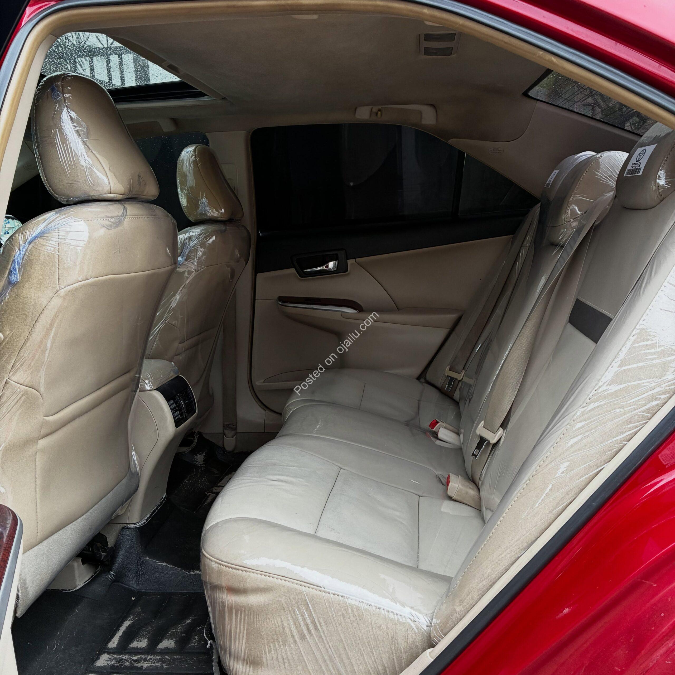 Luxury 2012 Toyota Camry XLE: Sunroof, Camera, Pure Class