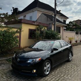 2014 Toyota Camry Sport: Sunroof