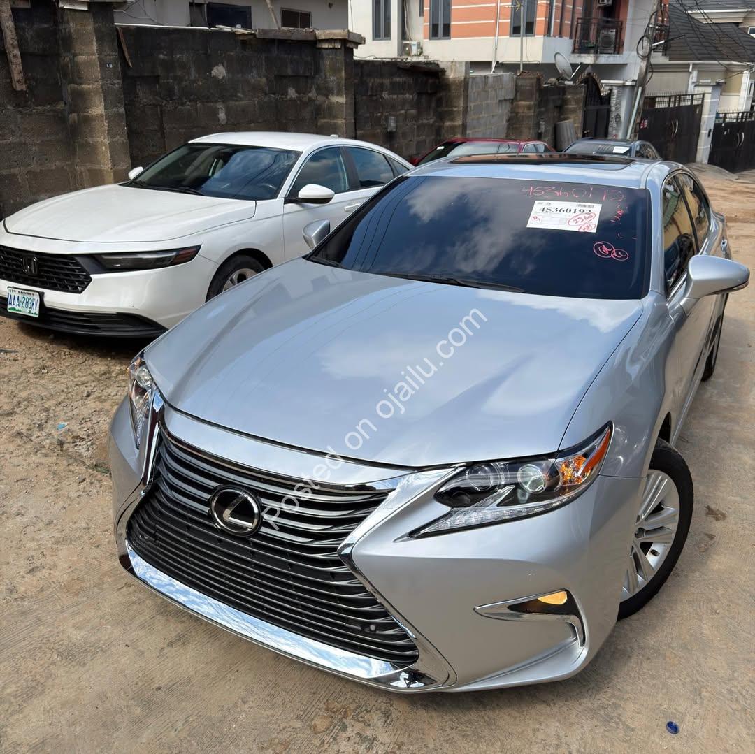 Accident-Free 2015 Lexus ES350 – Spotless, Luxury Ride!
